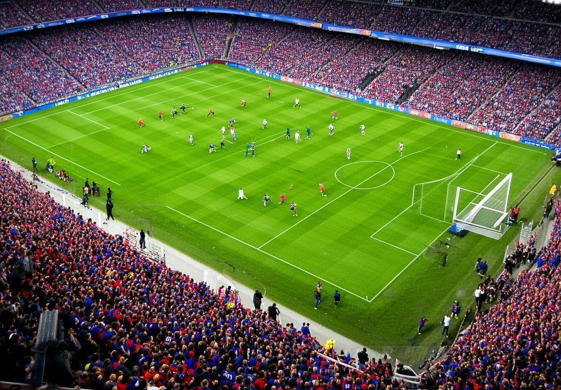 巴塞罗那VS皇家马德里：百年国家德比，足球史上永恒的较量(图1)