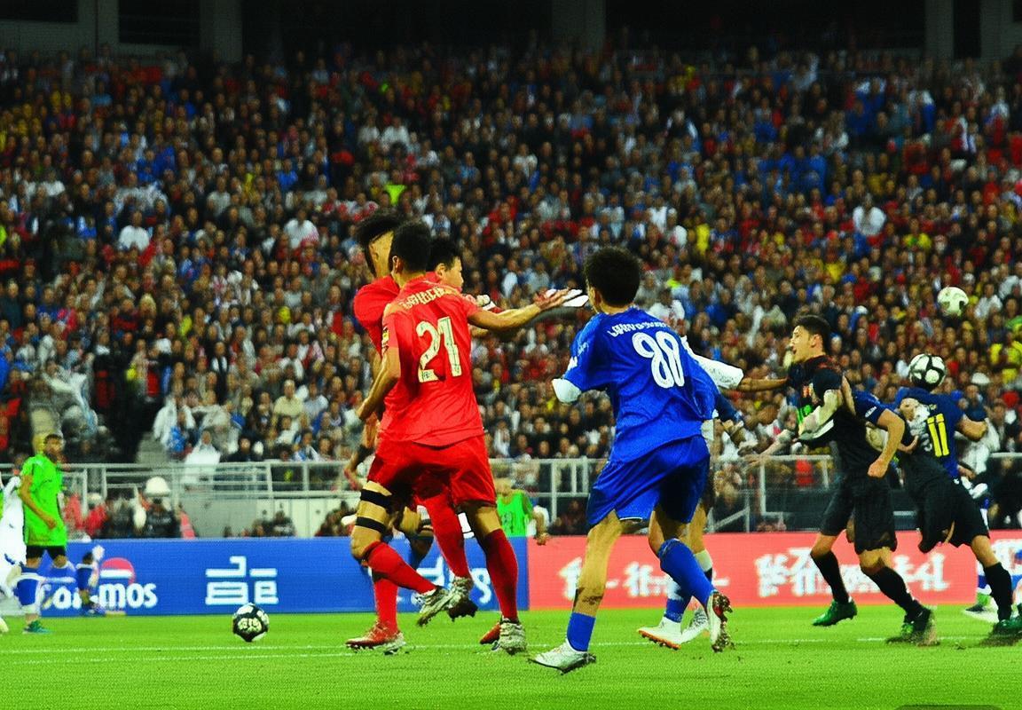 2017中超巅峰对决：鲁能与上港激情碰撞回顾(图1)